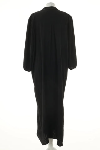 Schwarzes Kleid