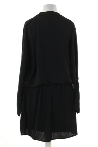 Schwarzes Kleid