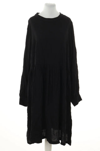 Schwarzes Kleid