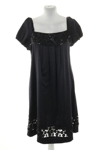 Schwarzes Kleid