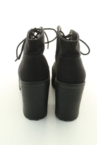 Schwarze Schuhe