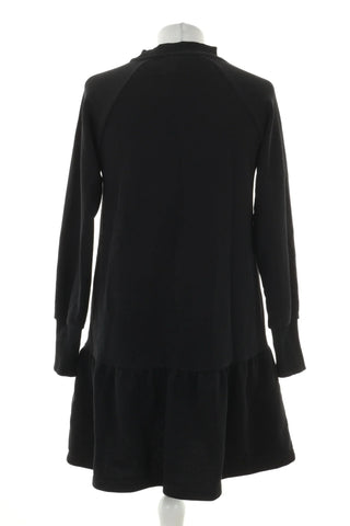 Schwarzes Kleid