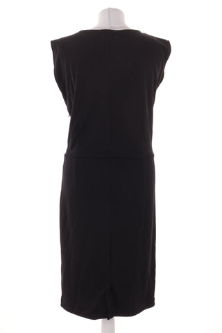 Schwarzes Kleid
