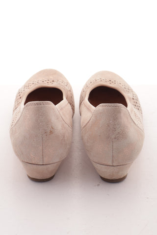 Beigefarbene Schuhe