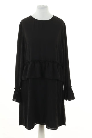 Schwarzes Kleid