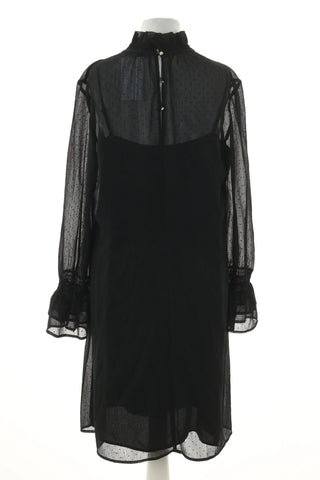Schwarzes Kleid