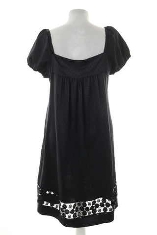 Schwarzes Kleid