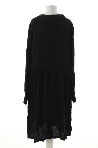 Schwarzes Kleid
