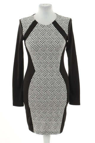 Schwarzes Kleid mit Muster