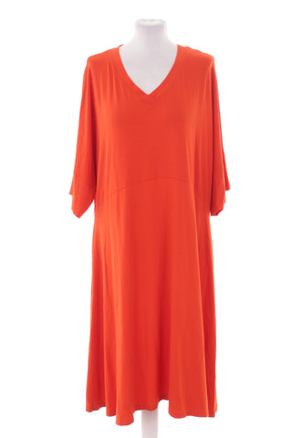 Orangefarbenes Kleid