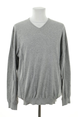 Grauer Pullover
