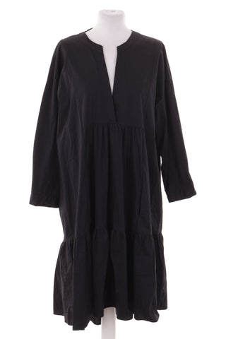 Schwarzes Kleid