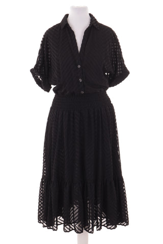 Schwarzes Kleid