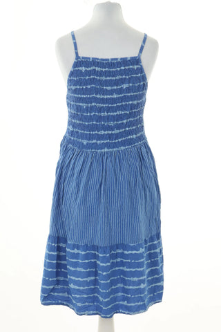 Blaues Kleid mit Streifen