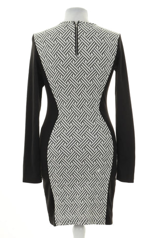 Schwarzes Kleid mit Muster