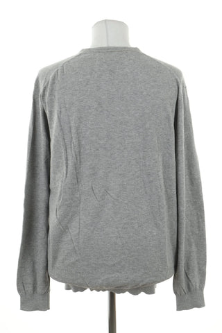 Grauer Pullover