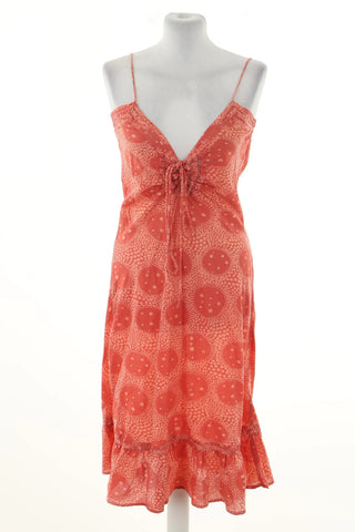 Rotes Kleid mit Muster