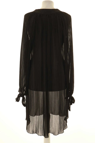 Schwarzes Kleid