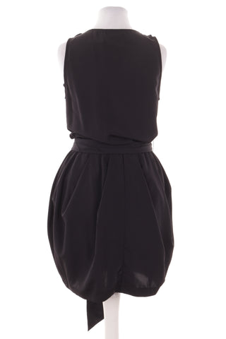 Schwarzes Kleid