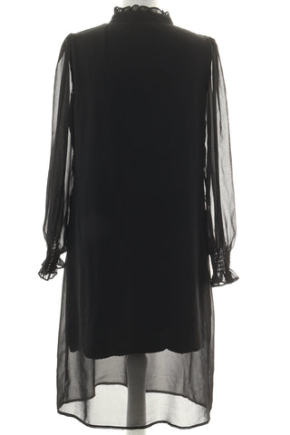 Schwarzes Kleid