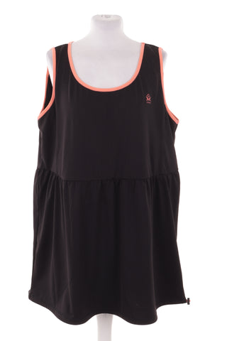 Schwarzes Kleid