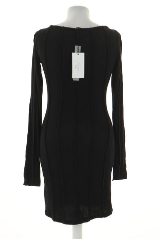 Schwarzes Kleid