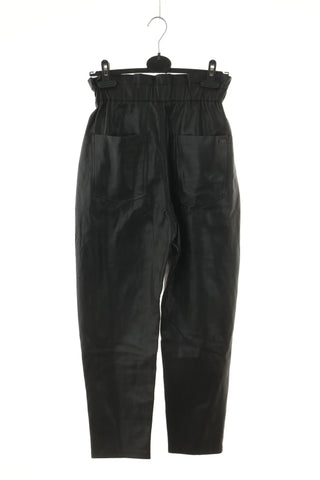 Schwarze Hose aus Kunstleder