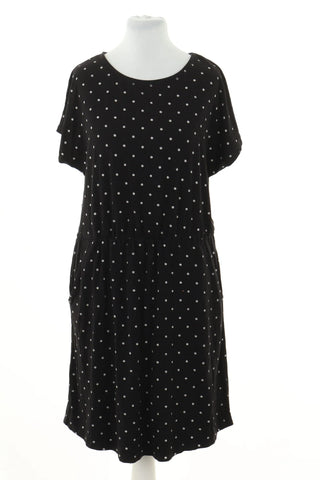 Schwarzes Kleid mit Punkten
