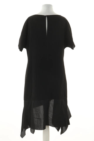 Schwarzes Kleid