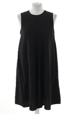 Schwarzes Kleid