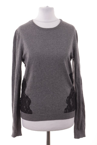 Grauer Pullover
