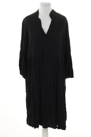 Schwarzes Kleid