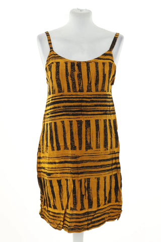 Honigfarbenes Kleid mit Muster