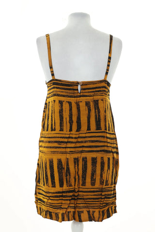 Honigfarbenes Kleid mit Muster