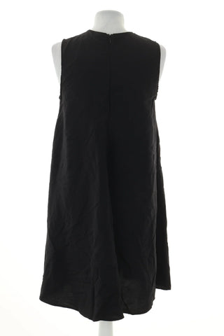Schwarzes Kleid
