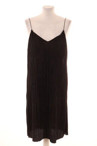 Schwarzes Kleid