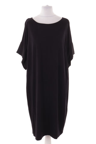 Schwarzes Kleid