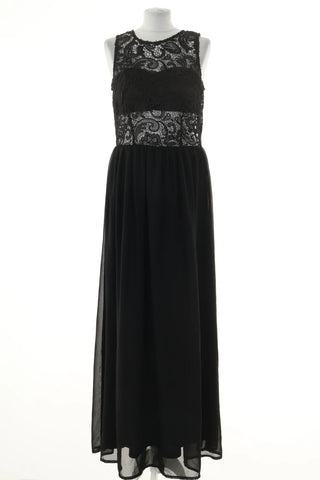 Schwarzes Kleid