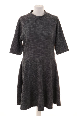 Graues Kleid