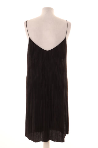 Schwarzes Kleid