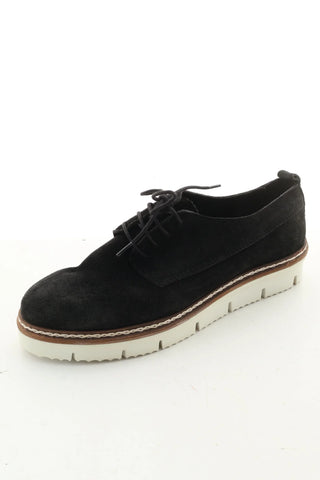 Schwarze Wildlederschuhe