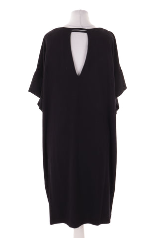 Schwarzes Kleid