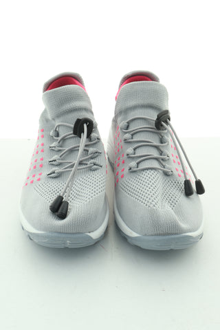 Graue Schuhe