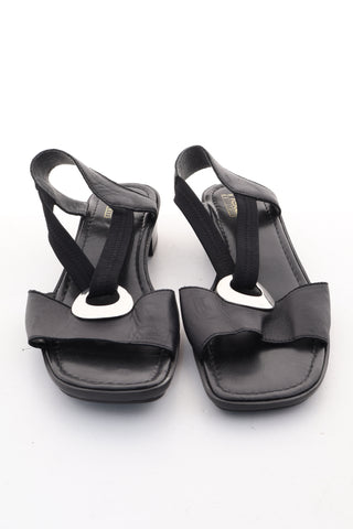 Schwarze Ledersandalen