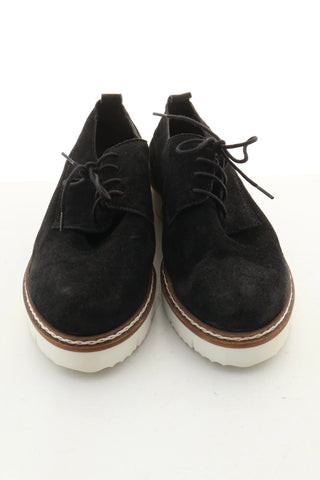 Schwarze Wildlederschuhe