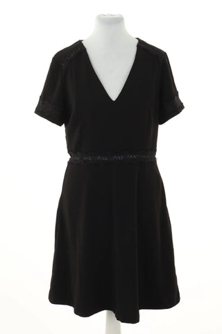 Schwarzes Kleid
