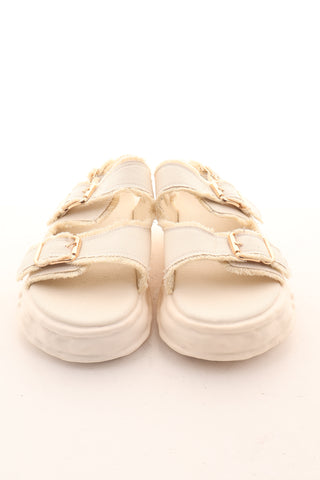 Cremesandalen