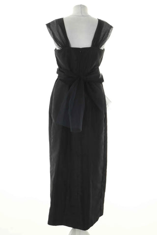Schwarzes Kleid