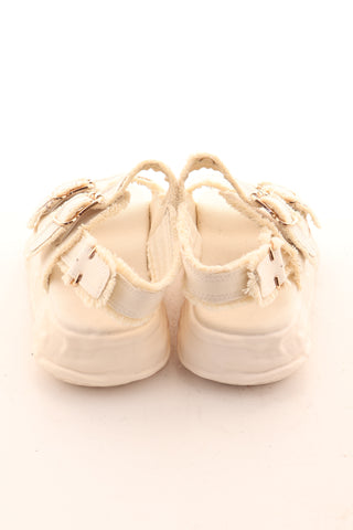 Cremesandalen