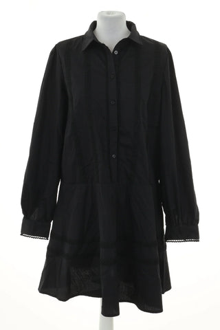 Schwarzes Kleid